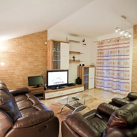 Apartment Nikola Vidovic Komiza