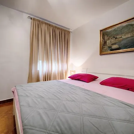 Nikola Vidovic Apartment Komiza