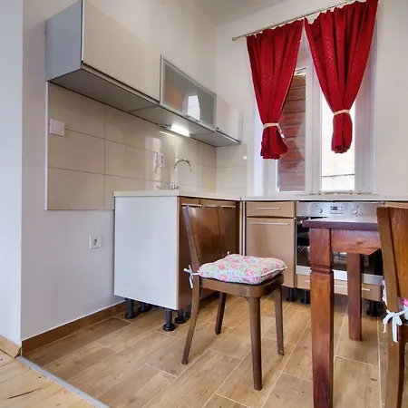 Apartman Nikola Vidovic *