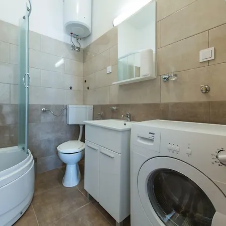 Apartman Nikola Vidovic *