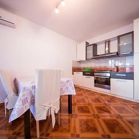 Apartament Nikola Vidović Komiža