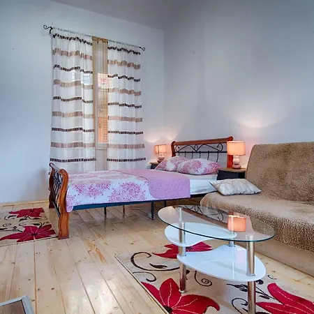 Apartment Nikola Vidovic Komiza